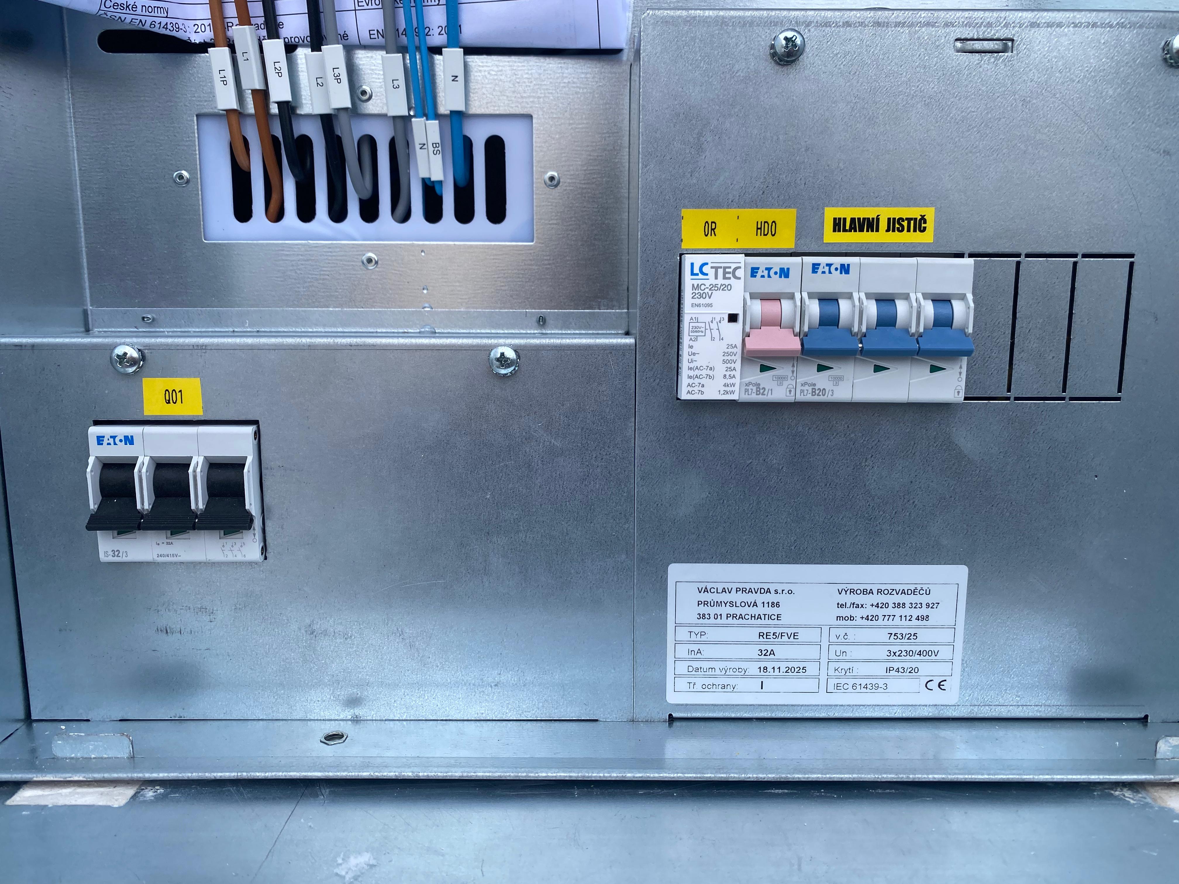 Průmyslový rozvaděč – EATON jističe